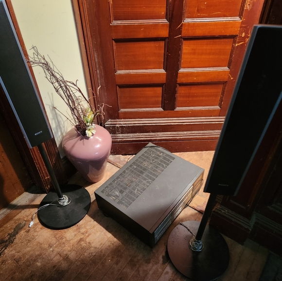 name brand clothes shoes boots purses uniforms a few sizes ask. Electronics - Picture 13 of 16